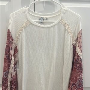 Women's White and Pink Patterned Top NEW WITHOUT TAGS